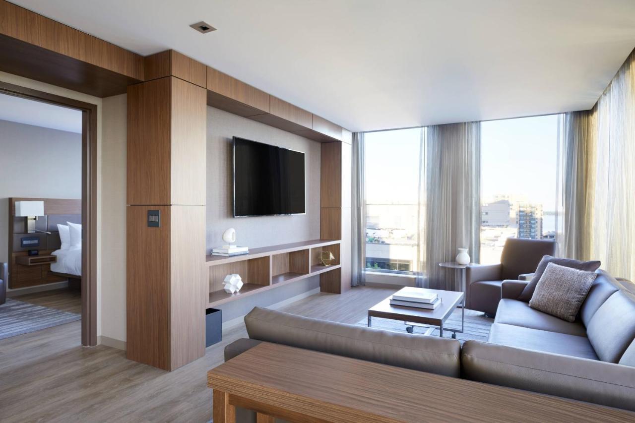 Ac Hotel By Marriott Madison Downtown Εξωτερικό φωτογραφία