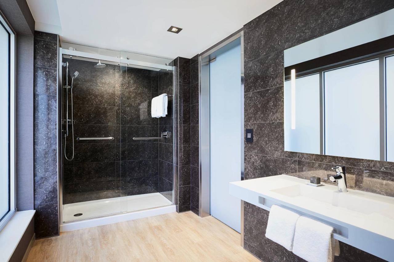 Ac Hotel By Marriott Madison Downtown Εξωτερικό φωτογραφία