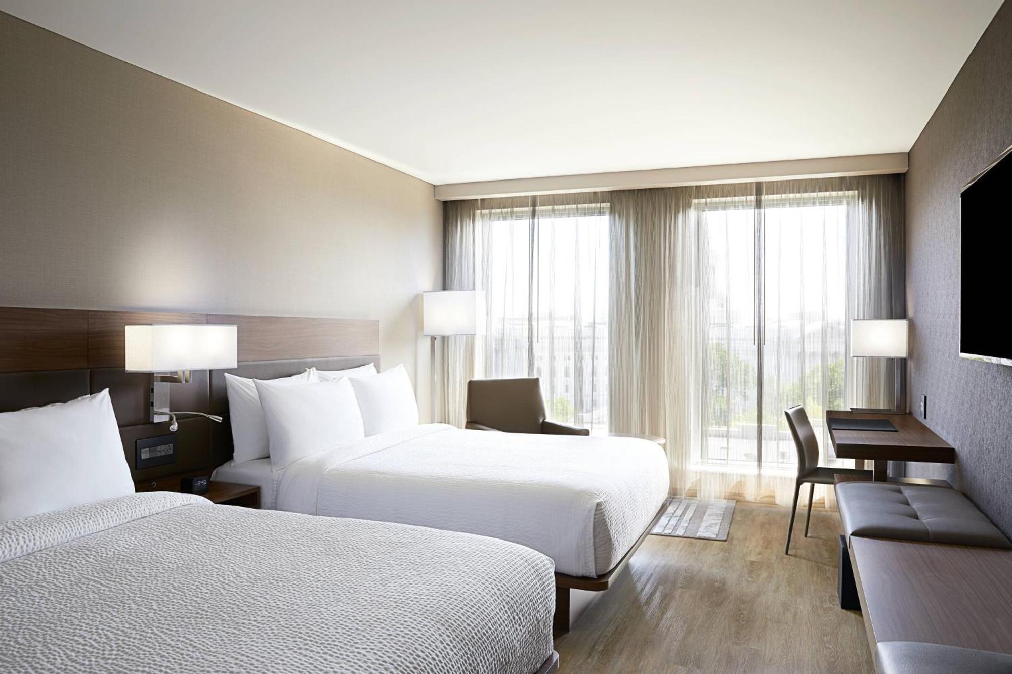 Ac Hotel By Marriott Madison Downtown Εξωτερικό φωτογραφία