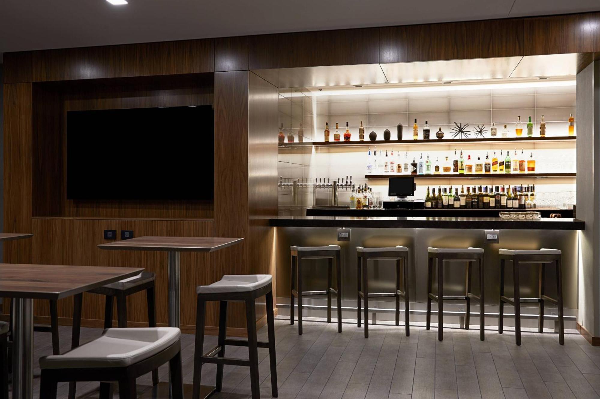 Ac Hotel By Marriott Madison Downtown Εξωτερικό φωτογραφία