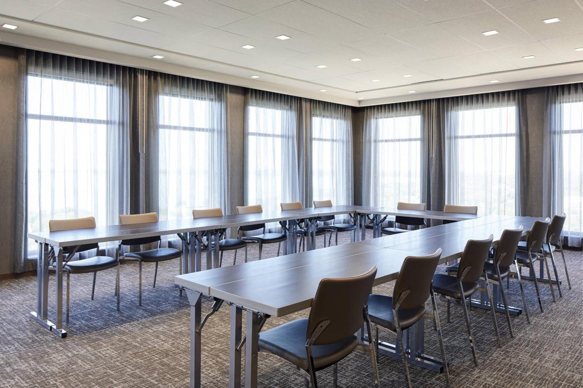 Ac Hotel By Marriott Madison Downtown Εξωτερικό φωτογραφία