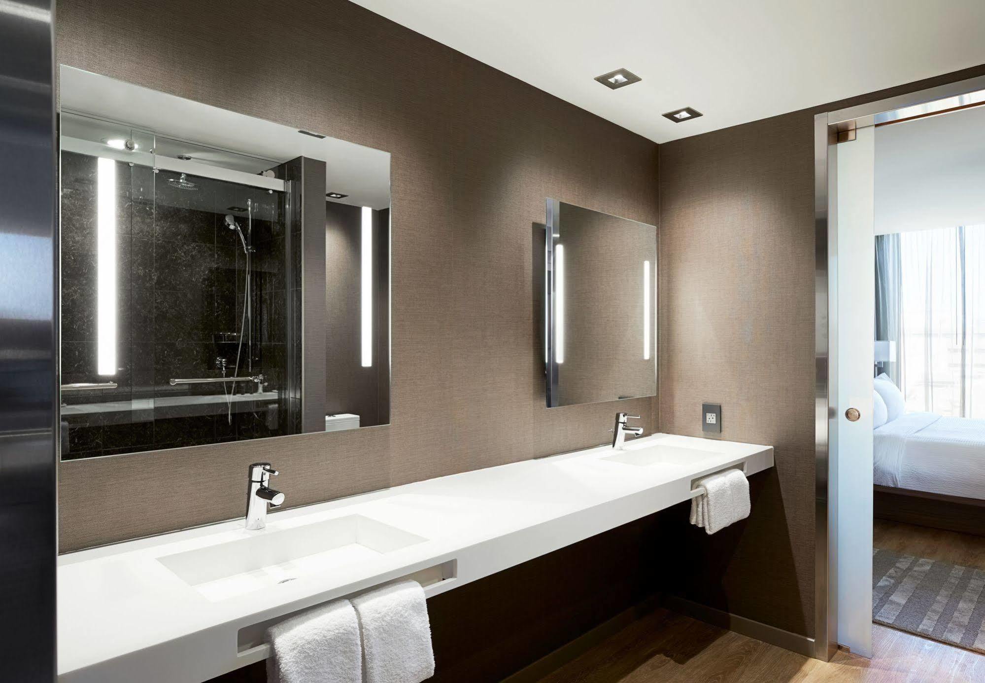 Ac Hotel By Marriott Madison Downtown Εξωτερικό φωτογραφία