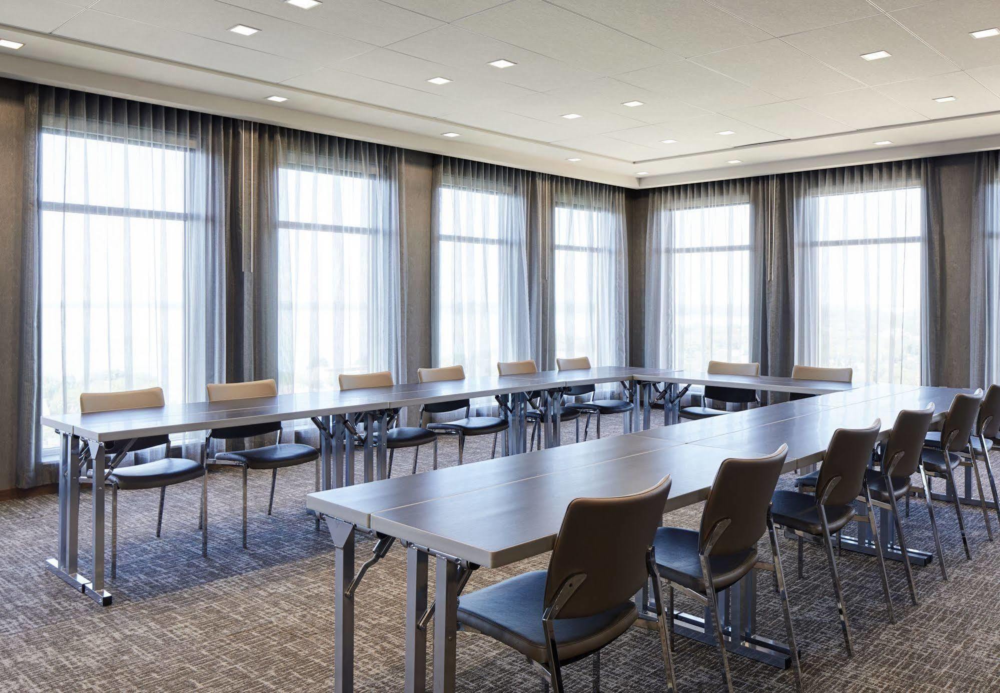 Ac Hotel By Marriott Madison Downtown Εξωτερικό φωτογραφία
